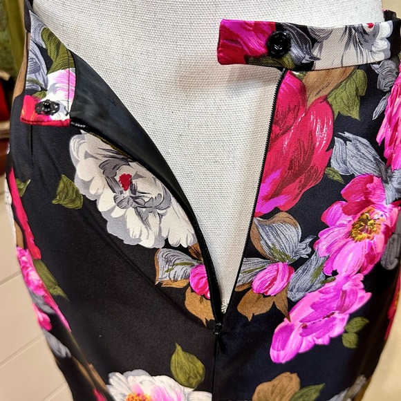 Dolce & Gabbana Silk Floral Skirt and Jacket Suit - Picture 10 of 12